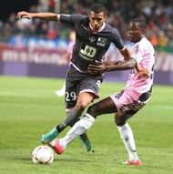 Troyes' midfielder Granddi Ngoyi (R) clashes with Toulouse's midfielder Etienne Capoué